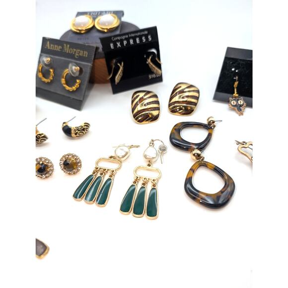 Lot of Twelve Pair Gold Tone Earrings Some NWT - Picture 7 of 9